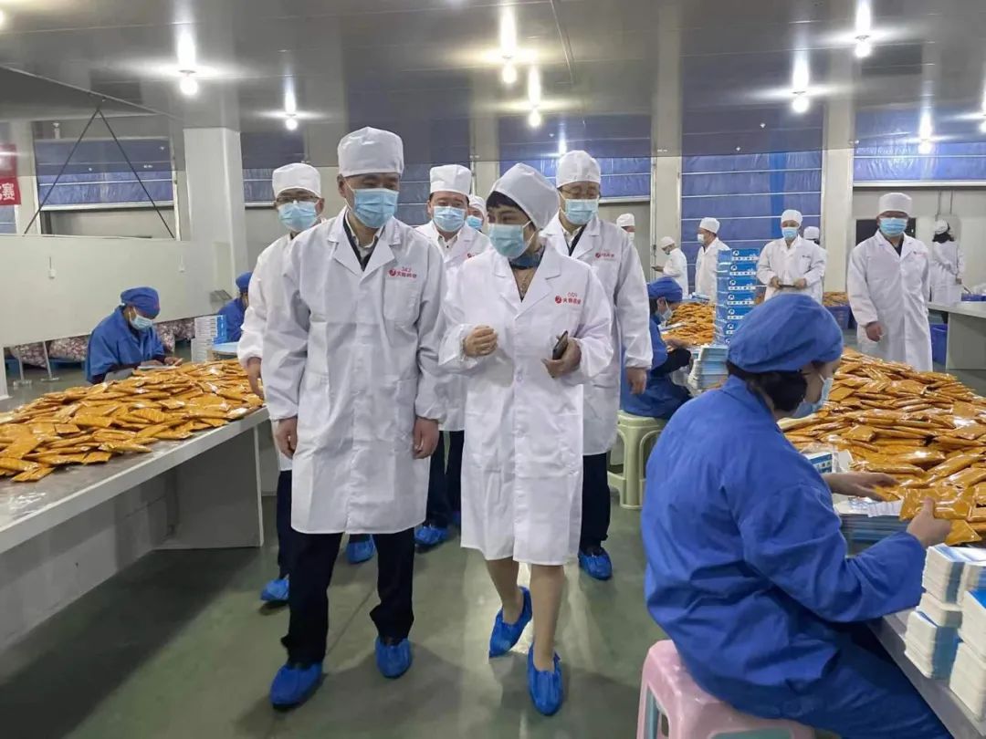 重慶市人大常委會(huì)副主任、黨組成員周旬一行 來(lái)天致藥業(yè)調(diào)研(圖2)